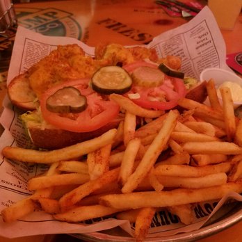 Bubba Gump Shrimp - Shrimp po' boy....not as good as it looks. - Seafood Near Me - Bloomington, Minnesota