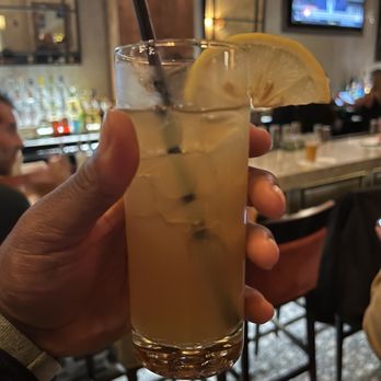 Juniper Bar - Maple Bourbon Lemonade - Cocktail Bars Near Me - New York, New York