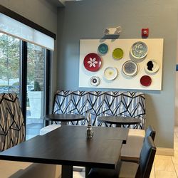 Holiday Inn Express & Suites Raleigh NE - Medical Ctr Area - Breakfast area