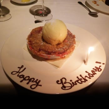 Canoe - Strawberry and rhubarb pie with vanilla ice cream - New American Near Me - Atlanta, Georgia Canoe - Strawberry and rhubarb pie with vanilla ice cream - New American Near Me - Atlanta, Georgia