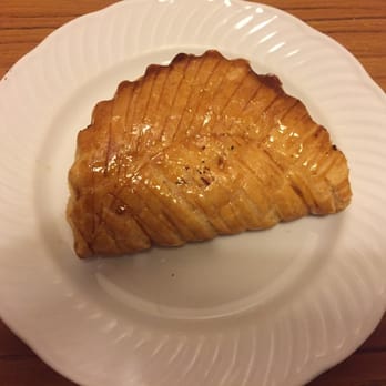 Secco - Chausson au pomme - Bakeries Near Me - Paris, 75
