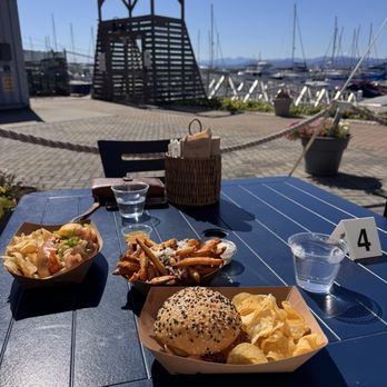 Farmers & Foragers - Hot Chicken sandwich & Fries - Food Trucks Near Me - Burlington, Vermont