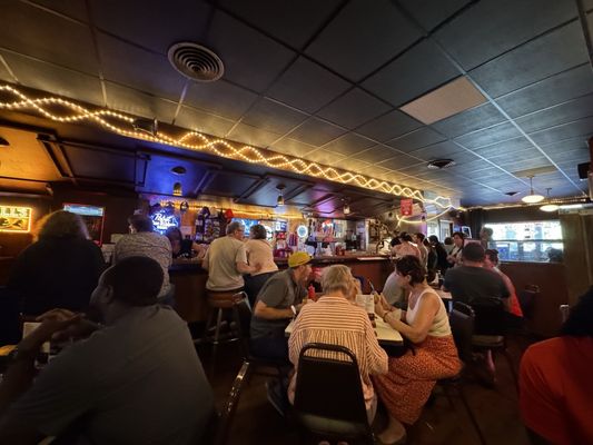 Matt's Bar and Grill by null
