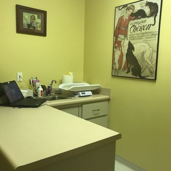 Wakarusa Veterinary Hospital - Treatment room - Veterinarians Near Me - Lawrence, Kansas Wakarusa Veterinary Hospital - Treatment room - Veterinarians Near Me - Lawrence, Kansas