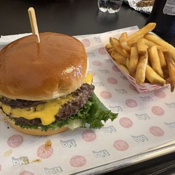 Edmond's Burgers & More - Cheeseburger - American Near Me - Plano, Texas Edmond's Burgers & More - Cheeseburger - American Near Me - Plano, Texas