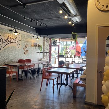 Cafe Aficionado - Seating - Coffee & Tea Near Me - Los Angeles, California