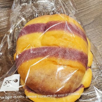 85°C Bakery Cafe-Austin Airport - Ube bread! - Coffee & Tea Near Me - Austin, Texas