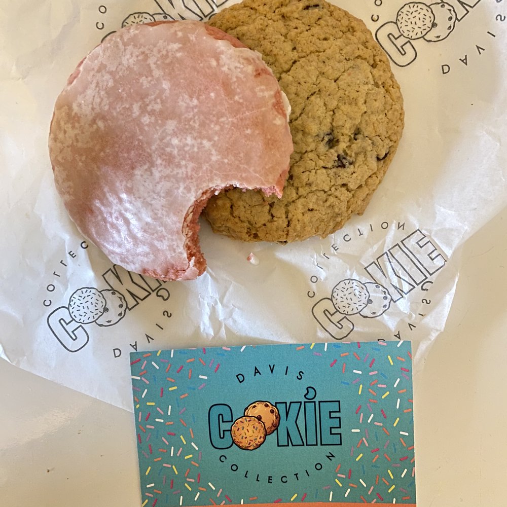 Davis Cookie Collection - Strawberry lemonade and oatmeal raisin cookies - Desserts Near Me - Cincinnati, Ohio Davis Cookie Collection - Strawberry lemonade and oatmeal raisin cookies - Desserts Near Me - Cincinnati, Ohio