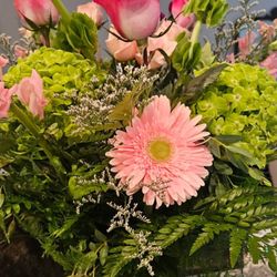 The Flower Box - What was delivered. Note the bright lime green hydrangea and yellow casted green ferns.