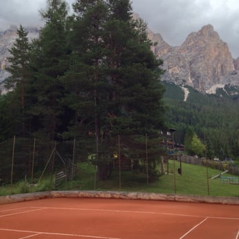 Hotel Armentarola - Tennis in the mountains - Hotels Near Me - San Cassiano, BZ