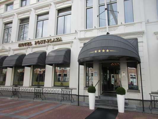 Post-Plaza Hotel & Grand Café by null