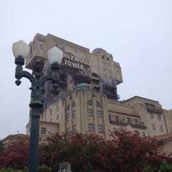 Hollywood Tower Hotel - Vue de l'extérieur de l'attraction. Welcome to the twilight zone!