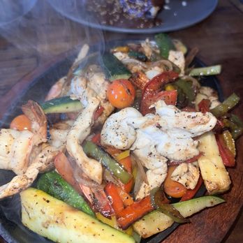 Bar Poca Madre - Mixed fajitas plate - Mexican Near Me - Burr Ridge, Illinois
