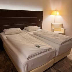 Mercure Hotel Hagen - Decent bedroom for a orgy.
