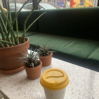 Cafe Éclair - Cafes Near Me - Montreal, Quebec