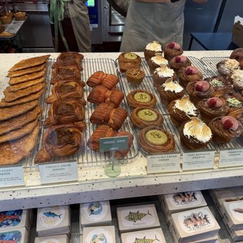 Fondry - Pastry case - Cafes Near Me - Los Angeles, California