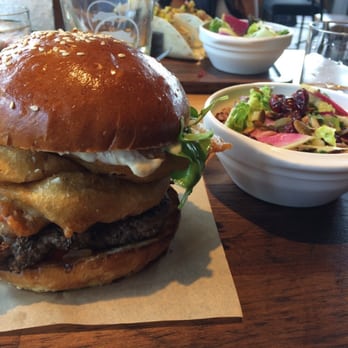 Earls Kitchen + Bar - Bronx Burger - New American Near Me - Miami, Florida