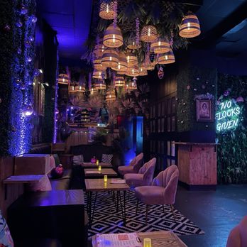 Tipsy Flamingo - Seating area - Cocktail Bars Near Me - Miami, Florida Tipsy Flamingo - Seating area - Cocktail Bars Near Me - Miami, Florida