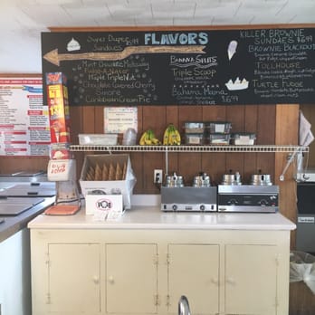 Vanilla Bean - Inside is cute - Ice Cream & Frozen Yogurt Near Me - Wakefield, Rhode Island