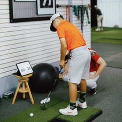 Golf Performance Lab - Our student using Blast Motion in our putting station.