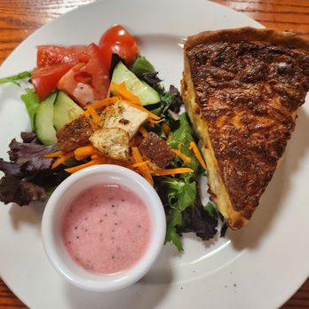 Alana's Cafe - Quiche w/ salad - Breakfast & Brunch Near Me - Burlingame, California