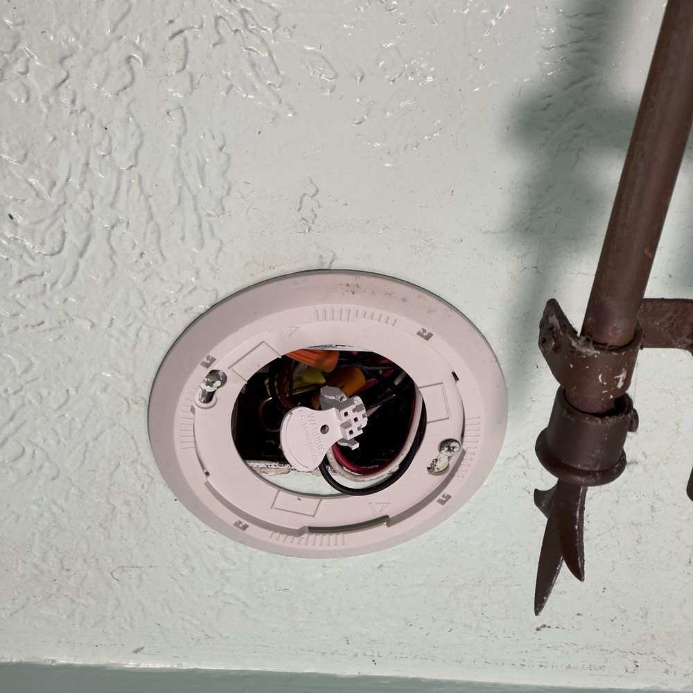 Hale Kai Hawaii Bed & Breakfast - Missing Smoke Detector - Hotels Near Me - Hilo, Hawaii Hale Kai Hawaii Bed & Breakfast - Missing Smoke Detector - Hotels Near Me - Hilo, Hawaii