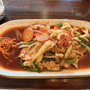 Thai Table - Stirfry vegetables with cashews and chicken - Thai Near Me - Frederick, Maryland Thai Table - Stirfry vegetables with cashews and chicken - Thai Near Me - Frederick, Maryland