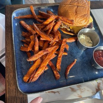 Milwaukee Athletic Club - Smashburger ($6) - Gyms Near Me - Milwaukee, Wisconsin