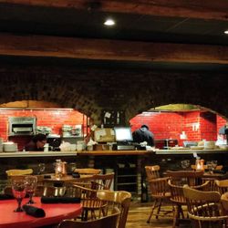 Scotch 'N Sirloin - Interior... watch your meal being prepared.