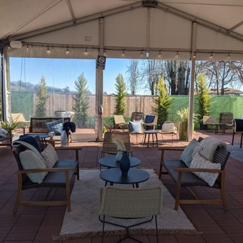 Migration Winery - Comfortable open air seated tasting - Wine Tasting Room Near Me - Napa, California Migration Winery - Comfortable open air seated tasting - Wine Tasting Room Near Me - Napa, California