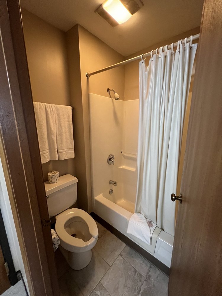 STEVE ALFORD ALL AMERICAN INN Updated September 2024 29 Photos & 14