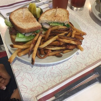 Food 101 - Smoked Turkey sandwich with avocado - New American Near Me - Gettysburg, Pennsylvania