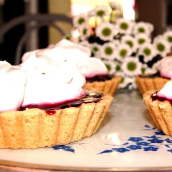 Velicious - Vegane Kirsch Törtchen mit Yogurtsahne - Cafes Near Me - Berlin, BE Velicious - Vegane Kirsch Törtchen mit Yogurtsahne - Cafes Near Me - Berlin, BE