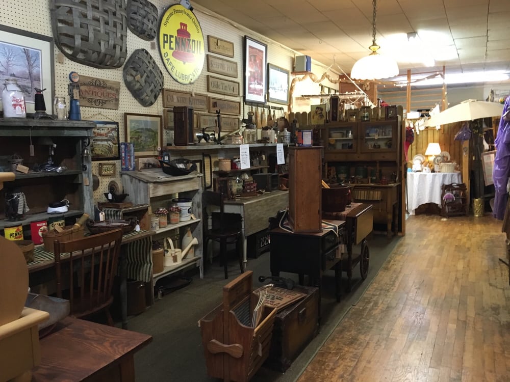 JUST PLAIN COUNTRY STORE Updated October 2024 405 N Main St, Walnut