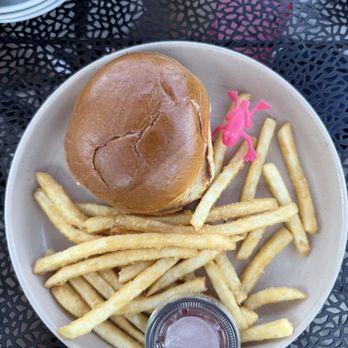 Tate’s - Kids Cheeseburger - Venues & Event Spaces Near Me - Middletown, Connecticut