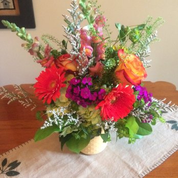 Busy Bee Florist - Ye - Florists Near Me - East Greenwich, Rhode Island