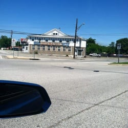 Pop's Tavern - Intersection right before pops tavern everyone can see the bar from the road