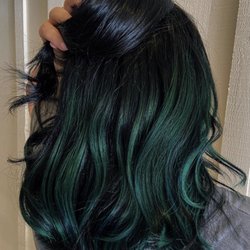 Fellini Salon