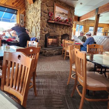 Suicide Bridge Restaurant - Fireplace - Seafood Near Me - Hurlock, Maryland
