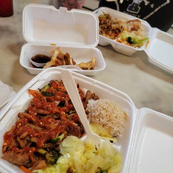 Cafe Gossip - Spicy chicken plate with steamed veggies and 7 piece goyza - Asian Fusion Near Me - Moreno Valley, California