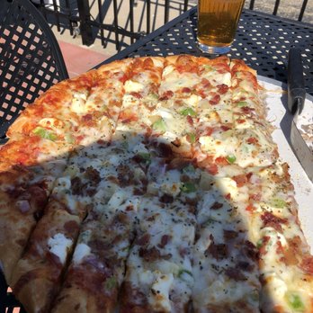 Knuckle's Pizza - Pizza Near Me - Dunlap, Illinois