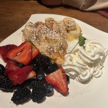 Sur at The Barnyard - Banana cream pie was heavenly! - New American Near Me - Carmel, California Sur at The Barnyard - Banana cream pie was heavenly! - New American Near Me - Carmel, California