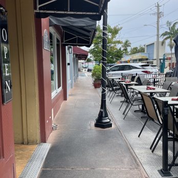 Riverwalk Cafe & Oyster Bar - Street view. Outdoor dining available. Easy parking. - Seafood Near Me - Stuart, Florida