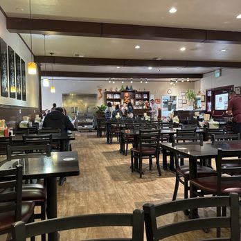 Golden Flower Vietnamese - The nice atmosphere with plenty of seating. - Vietnamese Near Me - Reno, Nevada