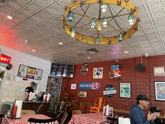 Gus’s World Famous Fried Chicken by null