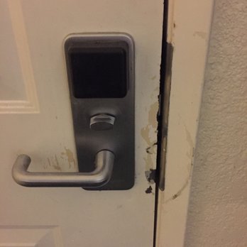 Atascadero Inn - Broken door lock - Hotels Near Me - Atascadero, California Atascadero Inn - Broken door lock - Hotels Near Me - Atascadero, California