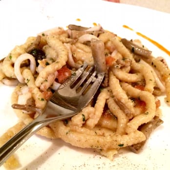 Max - Passatelli asciutti con calamari e pomodorini - Italian Near Me - Ferrara, FE Max - Passatelli asciutti con calamari e pomodorini - Italian Near Me - Ferrara, FE