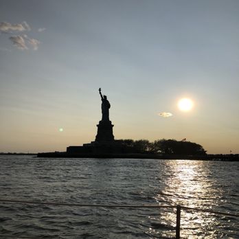 Classic Harbor Line - Boating Near Me - New York, New York