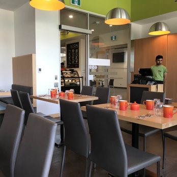 Tim Hortons - Dining room entrance/exit - Cafes Near Me - Scarborough, Ontario