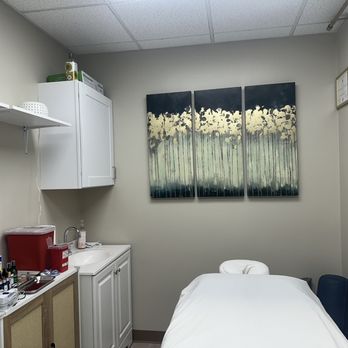 Crown Jewel Healing - Comfy heated treatment bed - Acupuncture Near Me - Tarrytown, New York Crown Jewel Healing - Comfy heated treatment bed - Acupuncture Near Me - Tarrytown, New York